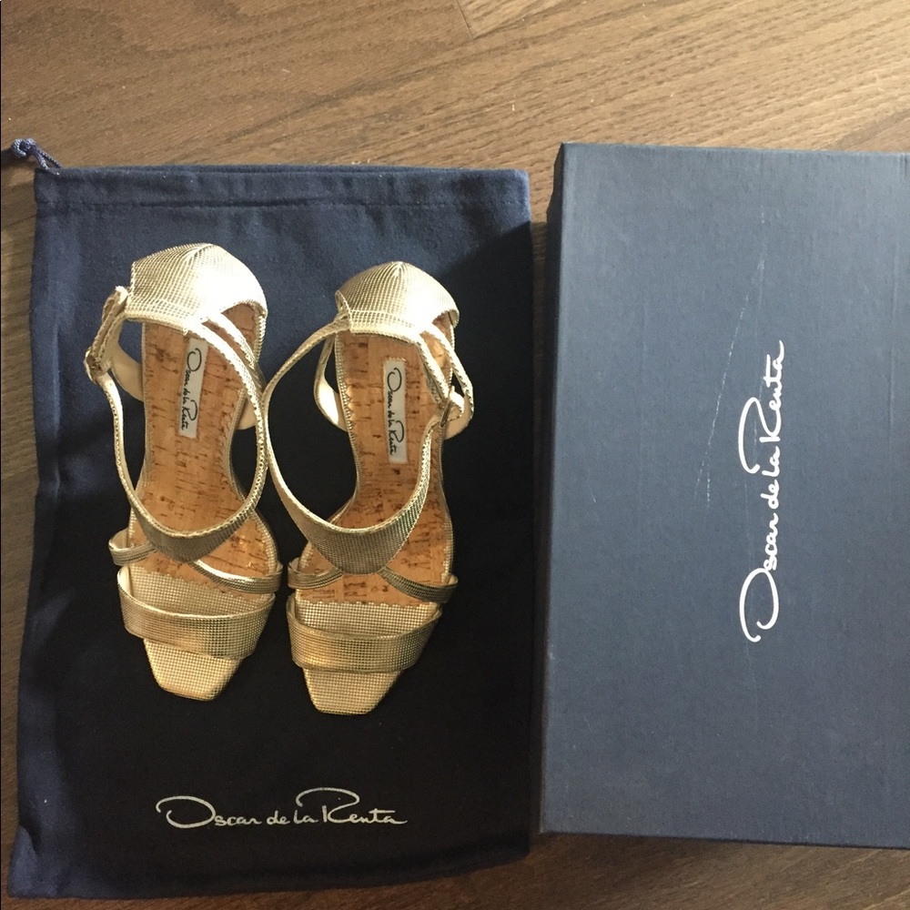 NWB Oscar de la Renta | Gold heels
